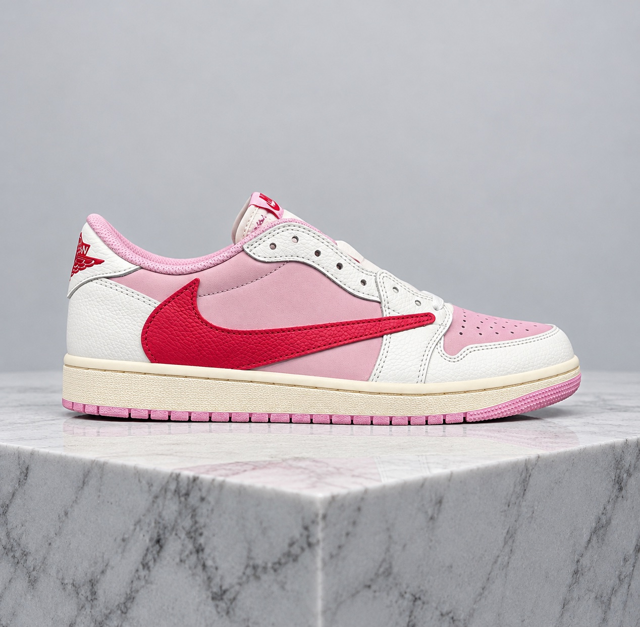 Jordan Air Jordan 1 Low Pink / White